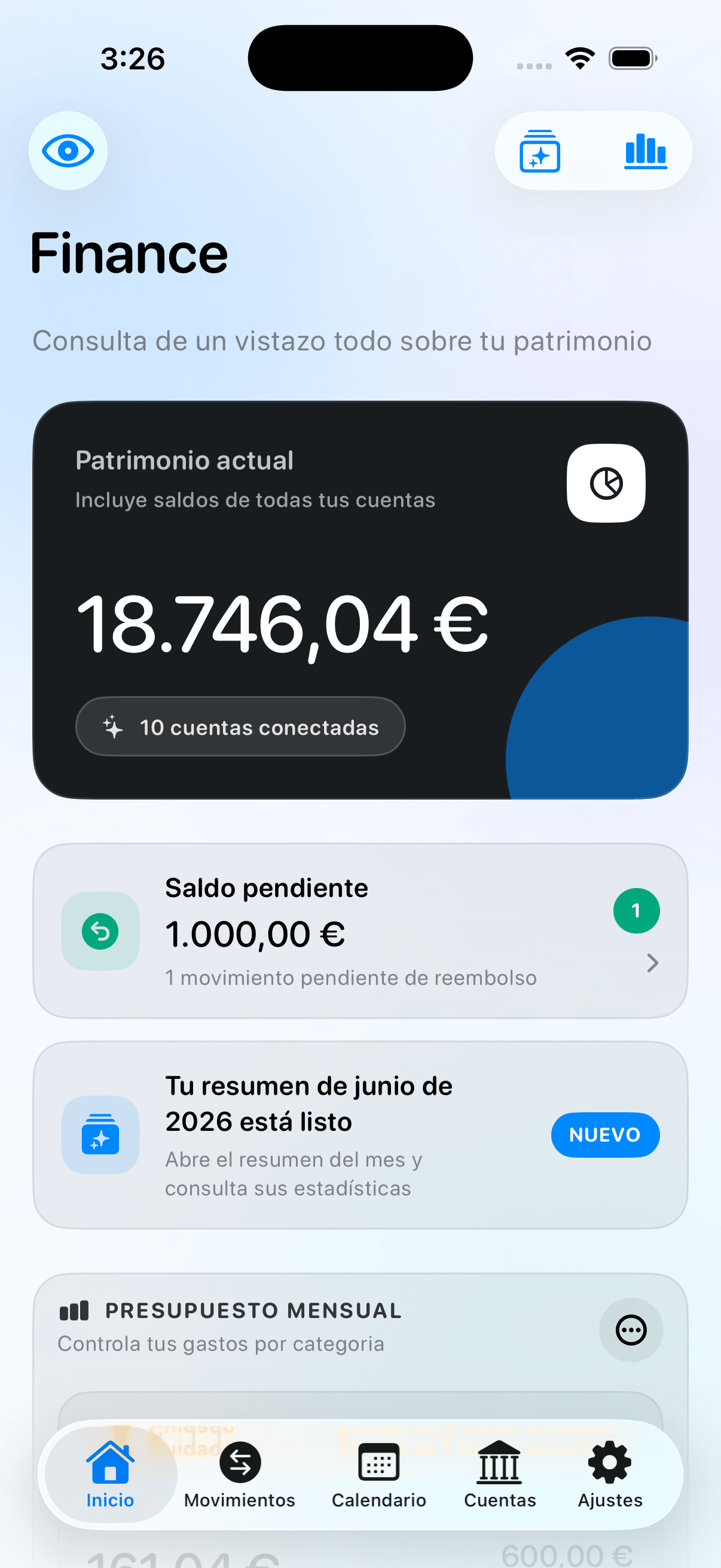 Pantalla de inicio de Finance con saldo total, cuentas y resumen mensual